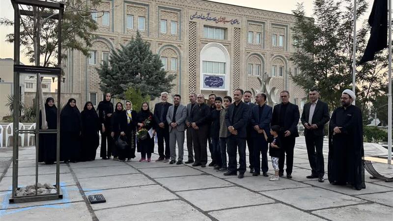 اثر هنری – آیینی «ریشه در باد» در بیرجند رونمایی شد