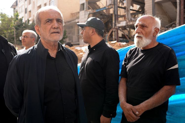 عکس/ بازدید رئیس‌جمهور پزشکیان از برخی مناطق آسیب‌دیده از تهاجم رژیم صهیونیستی   