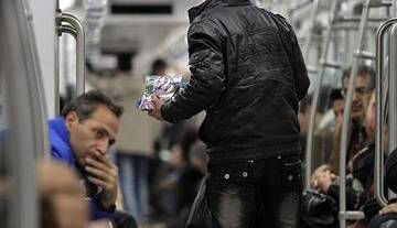 اتباع دستفروش از مترو طرد می‌شوند