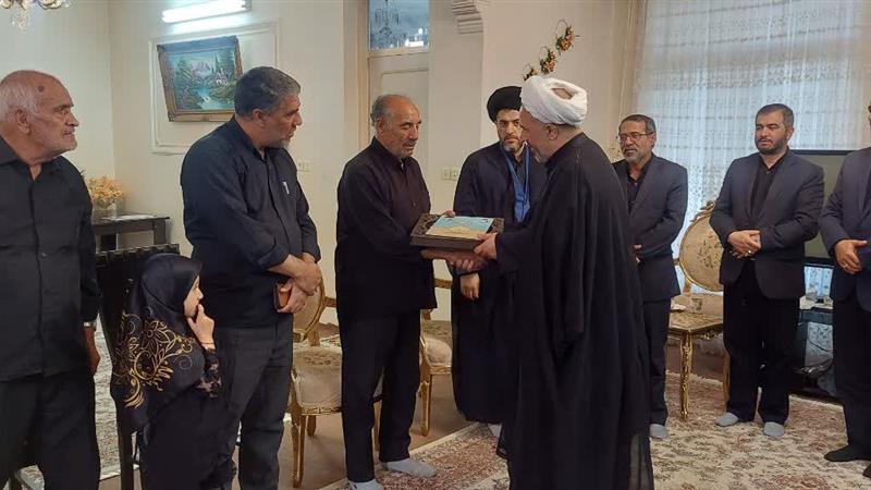 خون پاک شهدا شجره طیبه انقلاب اسلامی را تنومندتر می‌کند