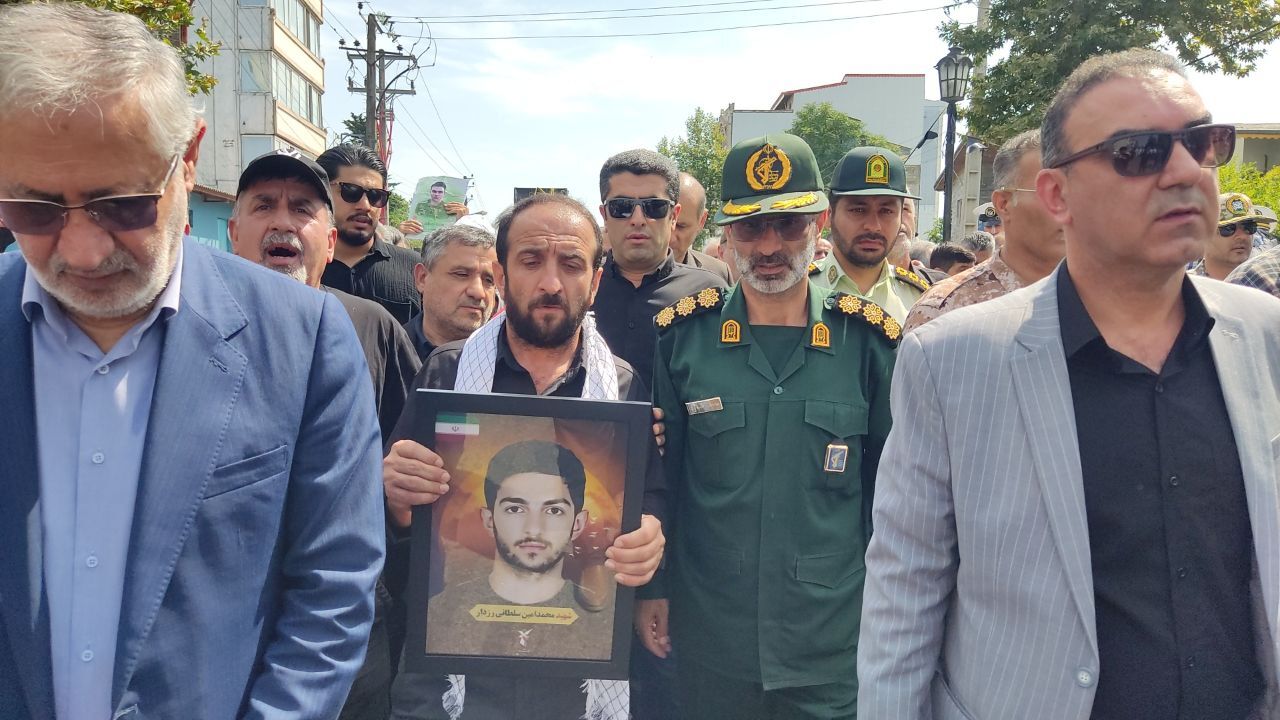  تشییع پیکر سرباز ۲۰ ساله نیروی دریایی در رضوانشهر