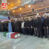 عکس/ پیکر مطهر سردار شهید نصیرباغبان در جمع همرزمانش