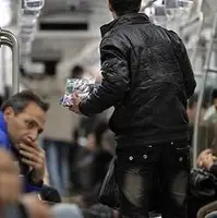اتباع دستفروش از مترو طرد می‌شوند