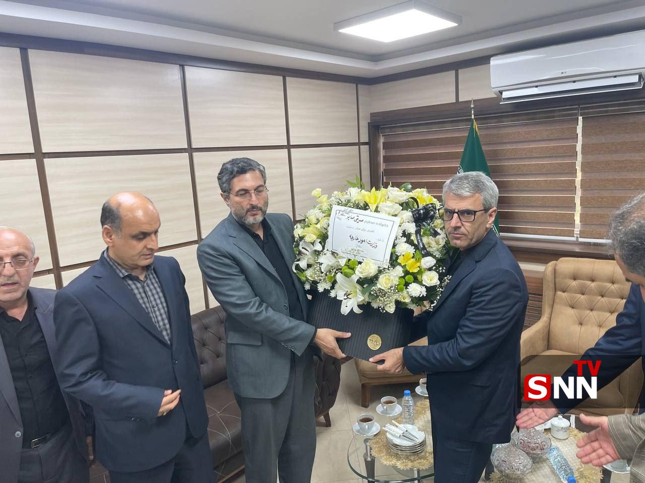  دیدار سخنگوی وزارت امور خارجه با تنها بازمانده از خانواده شهید در آستانه اشرفیه