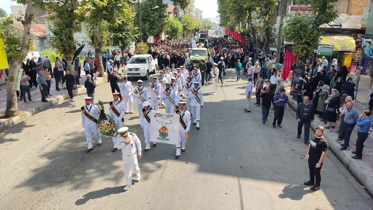  تشییع پیکر سرباز ۲۰ ساله نیروی دریایی در رضوانشهر