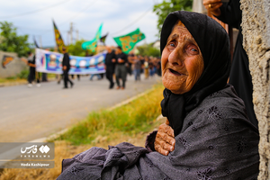 علم‌گردانی در روستای «باریک آبسر»