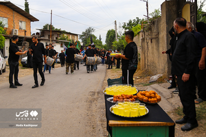 علم‌گردانی در روستای «باریک آبسر»