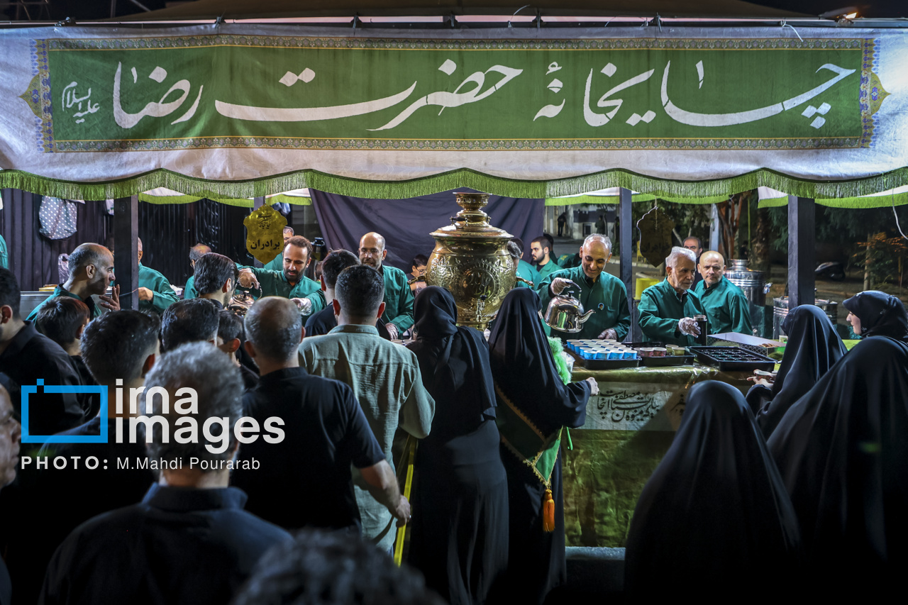 عکس/ عزاداری شب ششم محرم در هیئت ریحانه‌الحسین(ع)