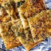 بورک اسفناج و پنیر ترکیبش غوغا میکنه!