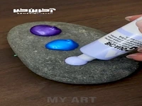 نقاشی رومانتیک روی سنگی از دل دریا