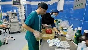 توده ۱۱ کیلویی از شکم بیمار ۵۵ ساله در آباده خارج شد