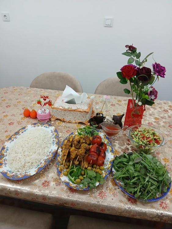 از شما/بفرماییدنهار جوجه کباب تابه ای بامخلفات، نوش نگاهتان 😋😋🩶
