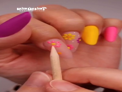 روی ناخونت گل بکش!