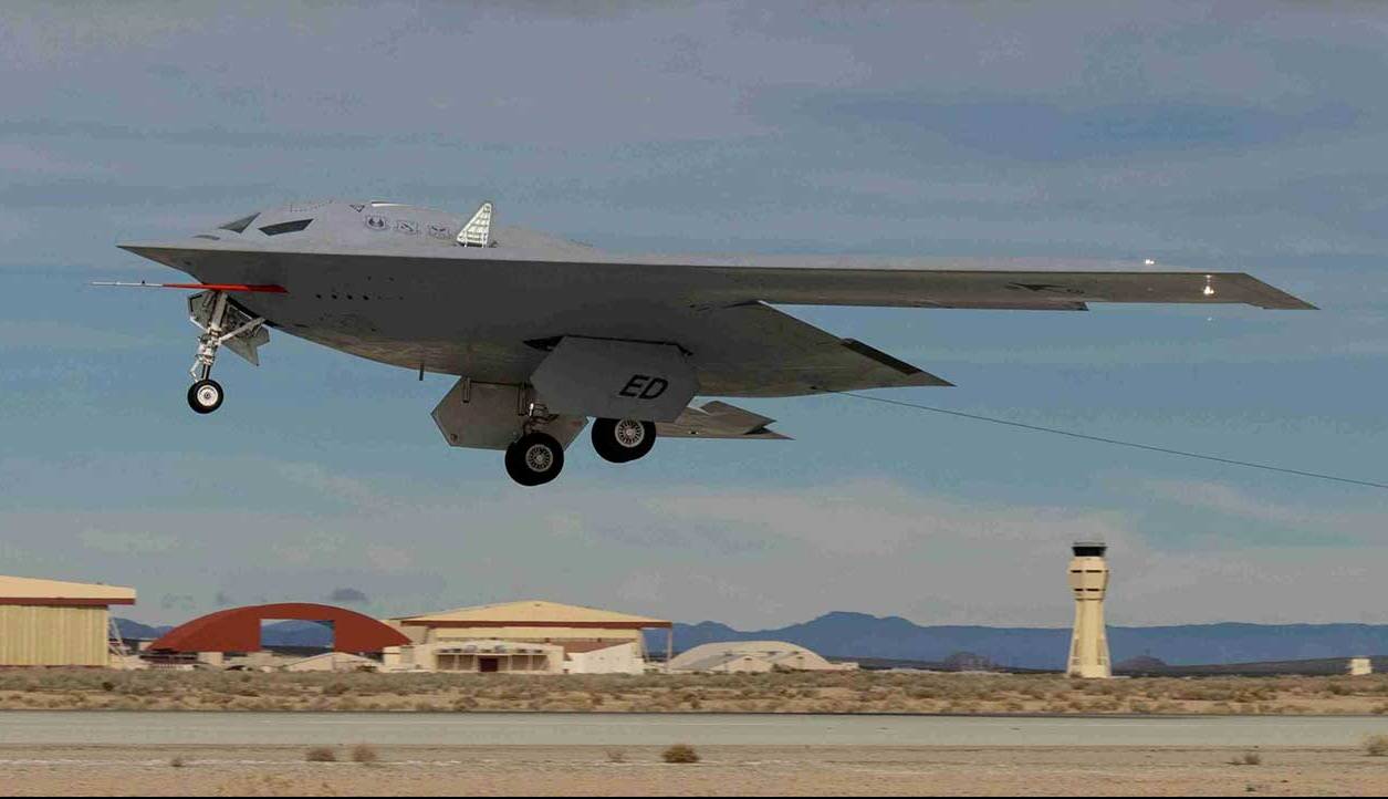 چرا بمب‌افکن جدید B-21 ریدر بسیار پیشرفته‌تر از B-2 است؟