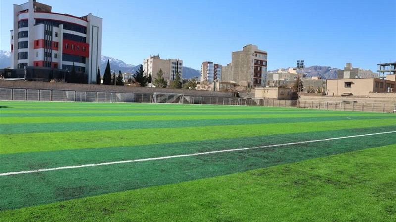 بازسازی ورزشگاه شهید چمران ساوه به مرحله چمن رسید