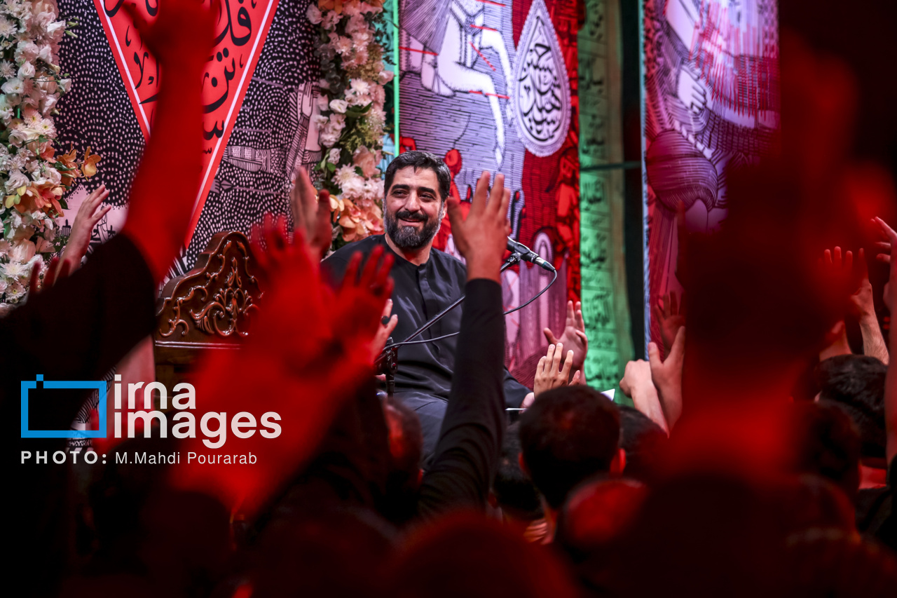 عکس/ عزاداری شب ششم محرم در هیئت ریحانه‌الحسین(ع)