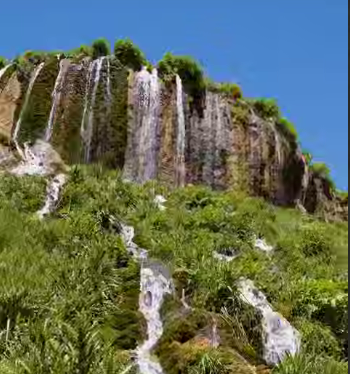 اینجا آبشار نیاکان واقع در روستای نیاکان کوهرنگ