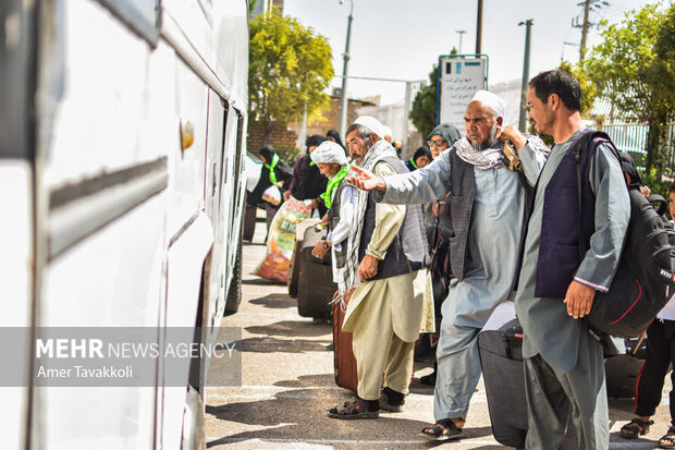خروج ۳۸۰ هزار تبعه غیرمجاز افغان از مرز دوغارون