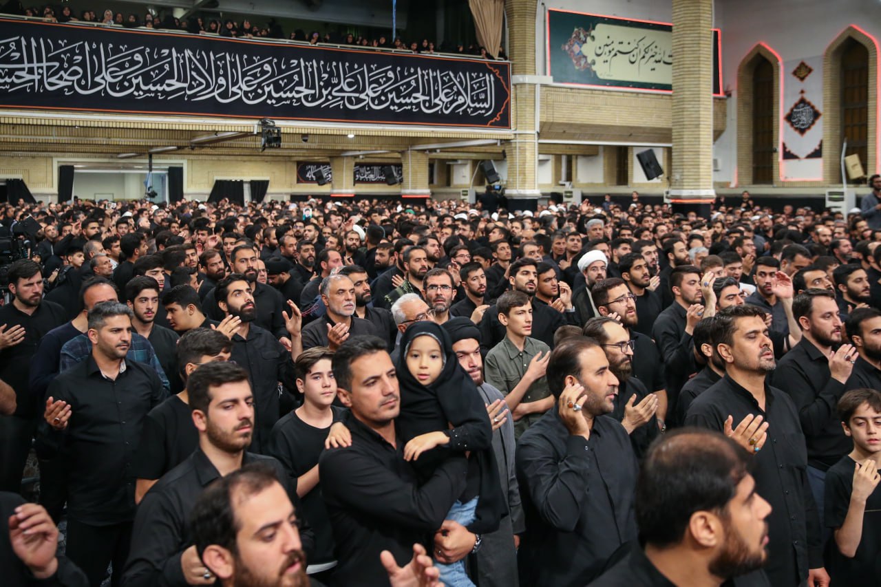 عکس/ تصاویری از مراسم عزاداری سید و سالار شهیدان(ع) در حسینیه امام خمینی(ره)