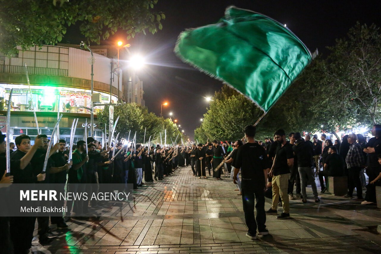  دسته عزاداری «مشق شمشیر» نجفی‌های مقیم قم 