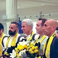 استقبال از سرمربی سابق رونالدو با دسته گل