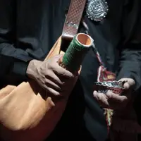  نذر آب جوان بغدادی در حرم حضرت عباس(ع)