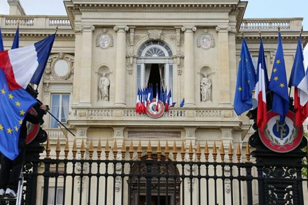 موضع‌گیری پاریس در خصوص تداوم بازداشت 2 جاسوس فرانسوی در ایران