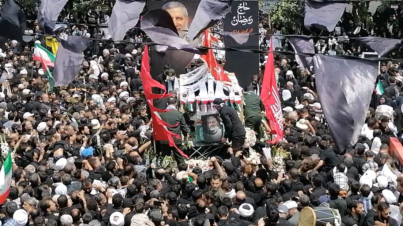 پیکر سرلشکر ایزدی در خانه ابدی‌‌اش آرام گرفت