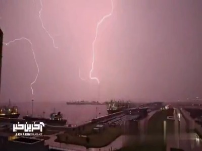 لحظه برخورد صاعقه با مرتفع‌ترین آسمانخراش اروپا