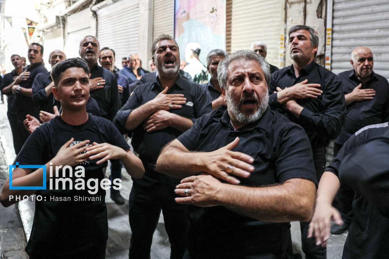 عزاداری امام حسین(ع) در بازار تهران