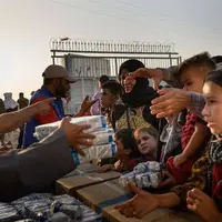 عکس/ وضعیت مهاجران غیرمجاز افغانستان اخراج شده از ایران در گذرگاه مرزی اسلام قلعه 