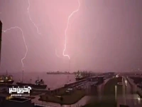 لحظه برخورد صاعقه با مرتفع‌ترین آسمانخراش اروپا