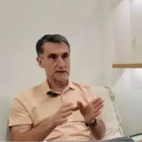 پین: بازیکنان استقلال یادگیری را بغل می‌کردند