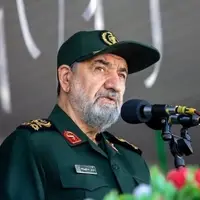 حضور محسن رضایی بر سر مزار شهید حاجی‌زاده