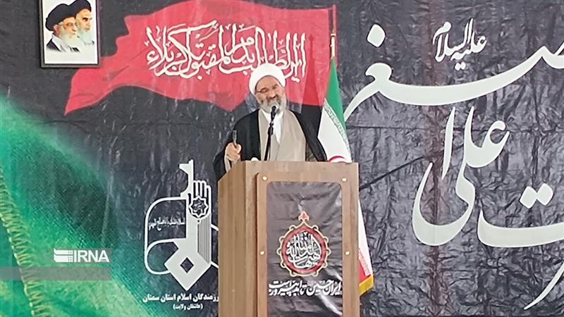 امام جمعه سمنان: جنگ تحمیلی اخیر محبوبیت رهبر انقلاب را دوچندان کرد