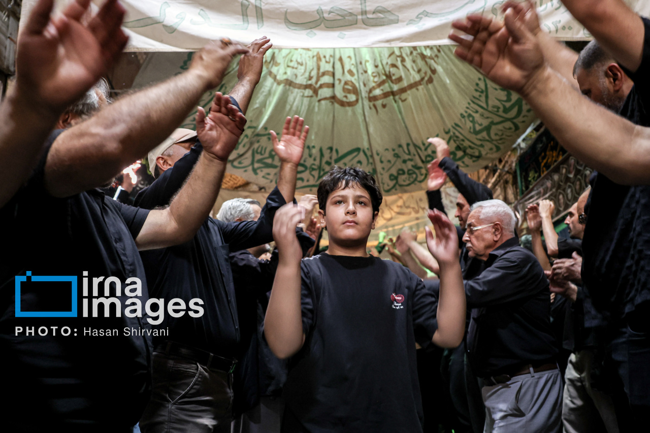 عزاداری امام حسین(ع) در بازار تهران