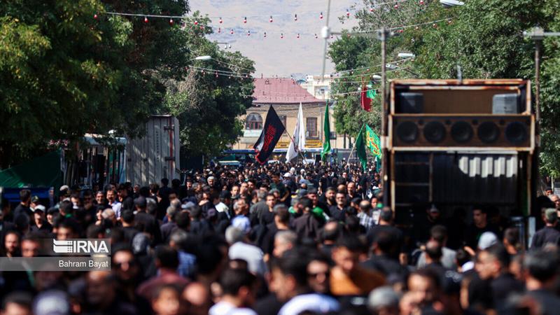 آغاز حرکت دسته عزاداری حسینیه اعظم زنجان