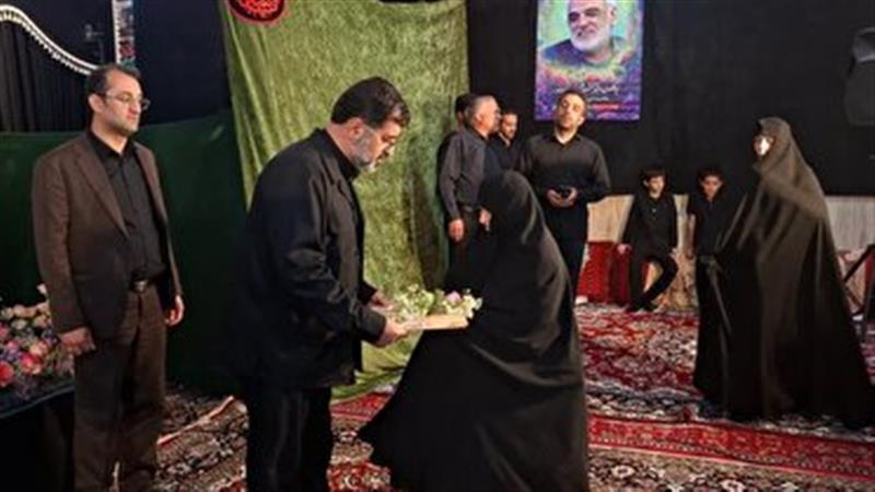 راه شهدا را با ترویج اخلاق و ایثار ادامه دهیم