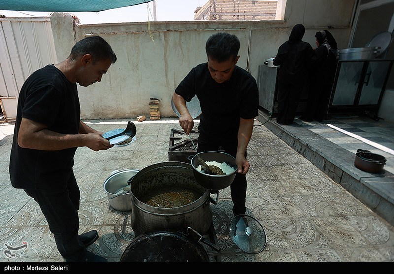 آیین سنتی توزیع نذری در روستای بارچان اصفهان
