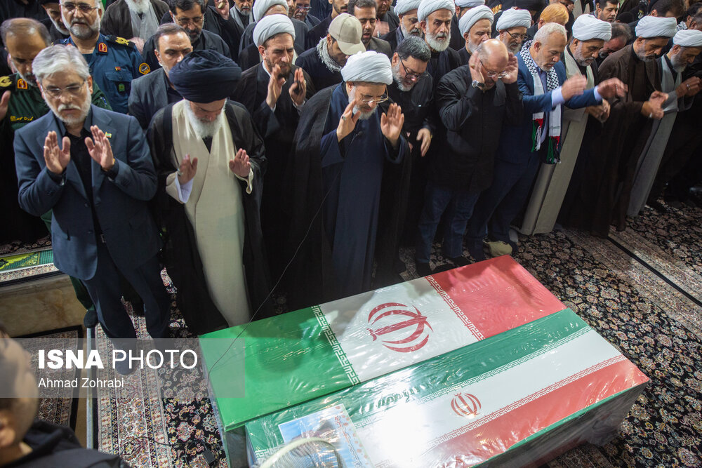 عکس/ تشییع پیکر سرلشگر محمد سعید ایزدی و جانباز شهید محمد آقازیارتی در قم