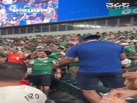 پاسخ رجزخوانی با پاشیدن آب!