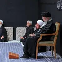 عزاداری شب عاشورا در حسینیه امام خمینی با حضور رهبر انقلاب برگزار شد