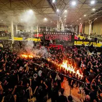 عکس/ آیین مشعل گردانی اهالی نجف در جوار حرم مطهر علوی 