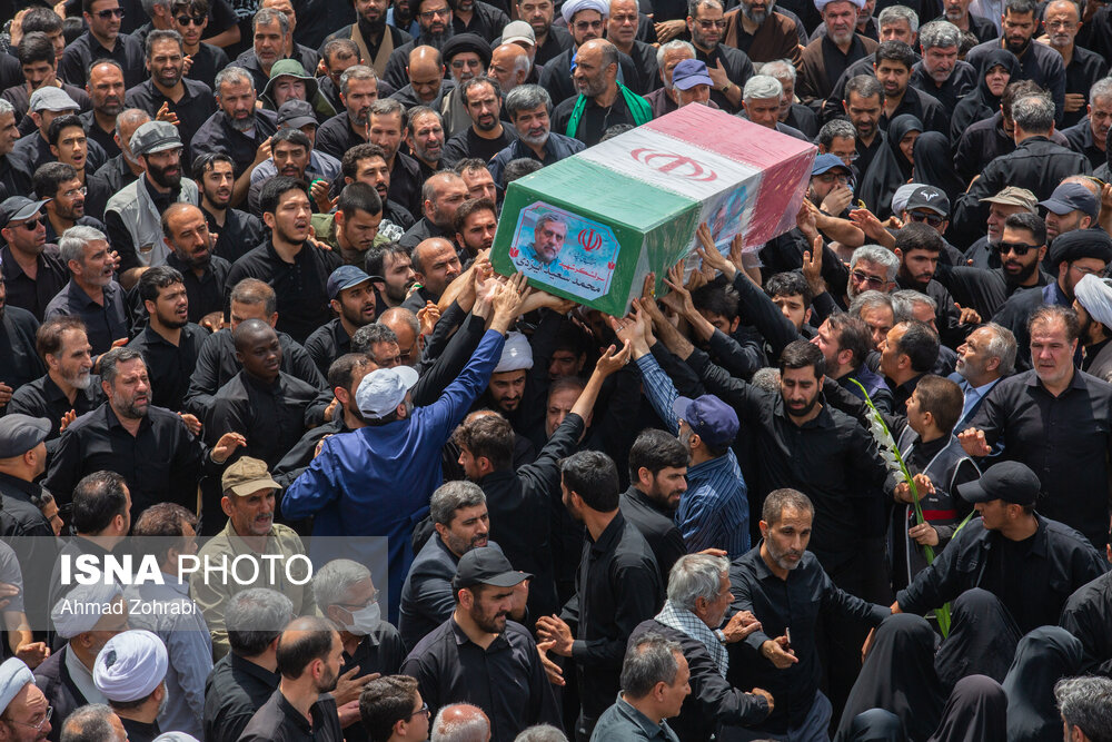 عکس/ تشییع پیکر سرلشگر محمد سعید ایزدی و جانباز شهید محمد آقازیارتی در قم