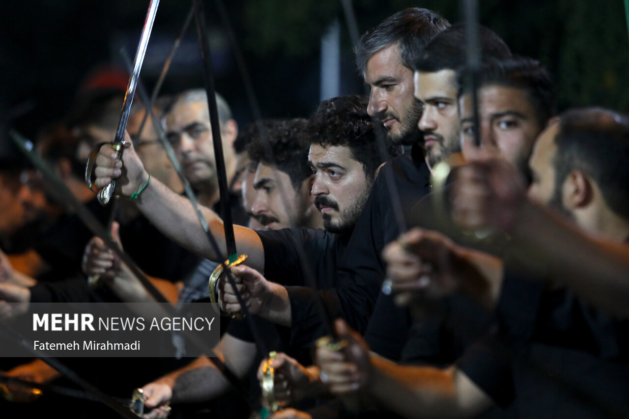 مراسم عزاداری شب تاسوعای حسینی در میدان منیریه تهران