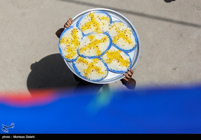 آیین سنتی توزیع نذری در روستای بارچان اصفهان