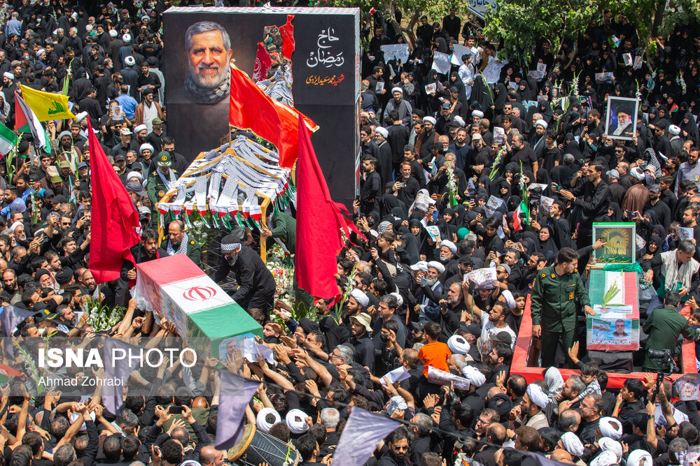 عکس/ تشییع پیکر سرلشگر محمد سعید ایزدی و جانباز شهید محمد آقازیارتی در قم