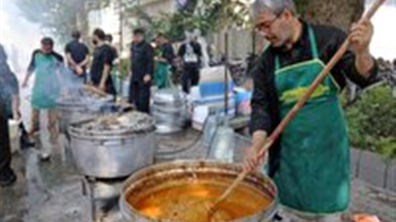 طبخ و توزیع ۷۲ دیگ غذای نذری در بجنورد