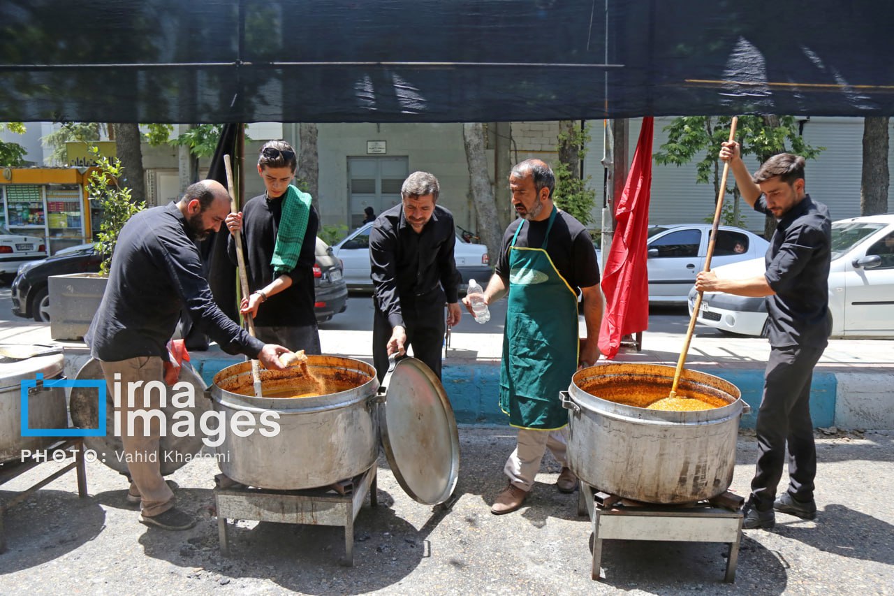 طبخ و توزیع ۷۲ دیگ غذای نذری در ظهر عاشورای بجنورد  