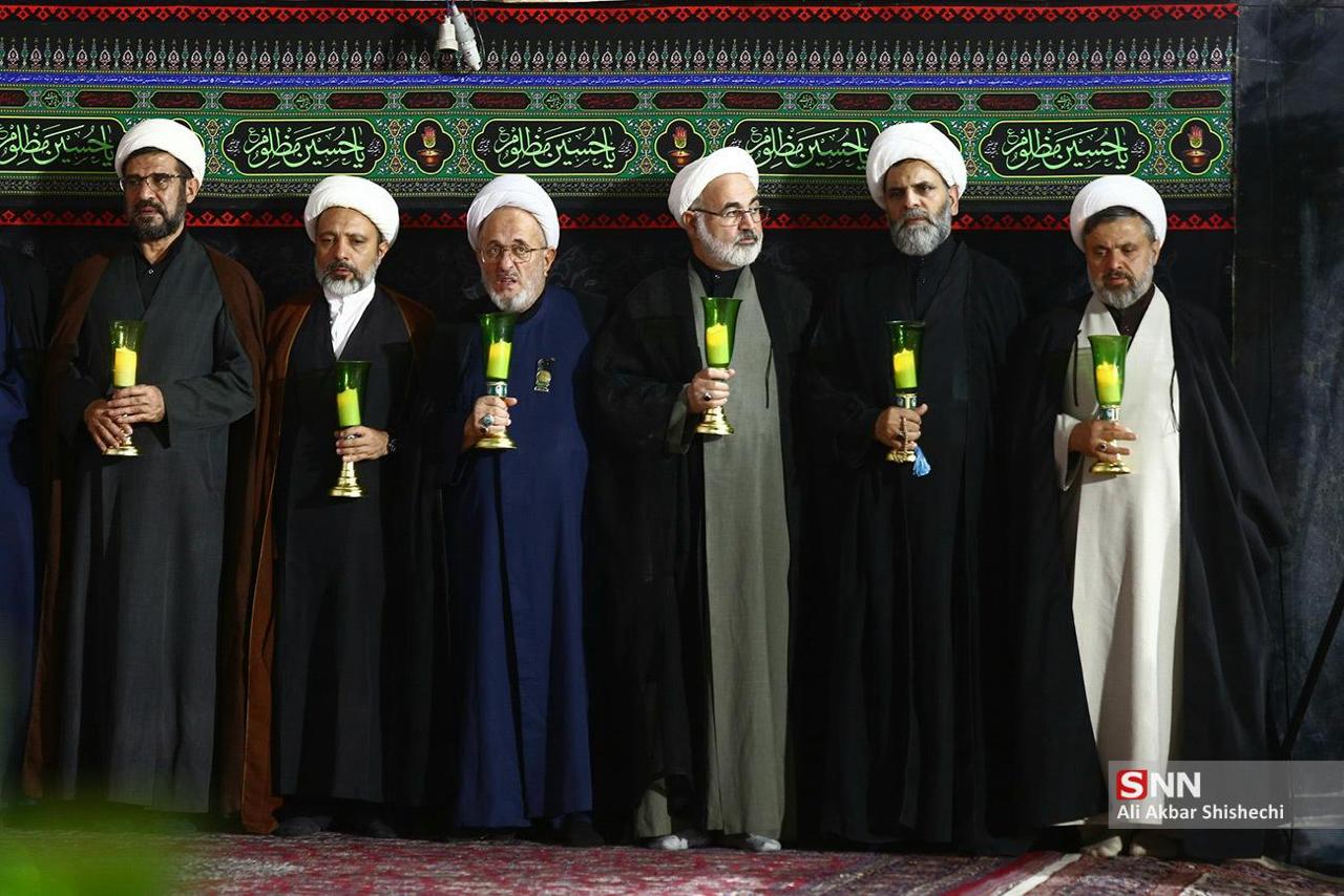 عکس/ خطبه خوانی شب عاشورا در حرم مطهر رضوی